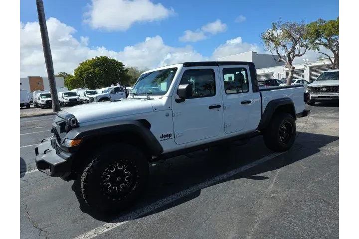 $27997 : Jeep Gladiator 2021 4x4 Spor image 4