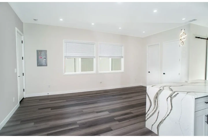 $2500 : 3Bed/2Bath in Koreatown LA image 4