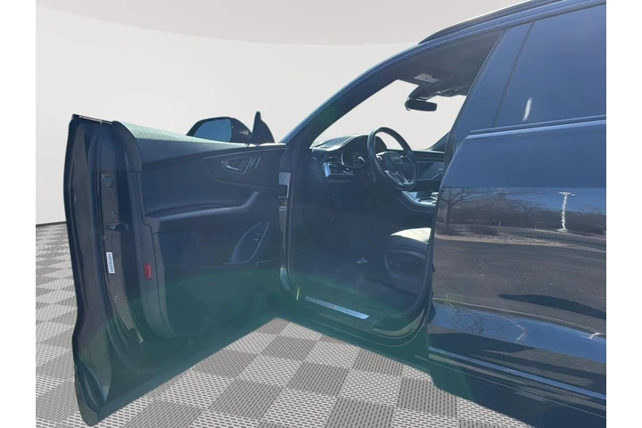 $30000 : 2019 Q8 Prestige image 2