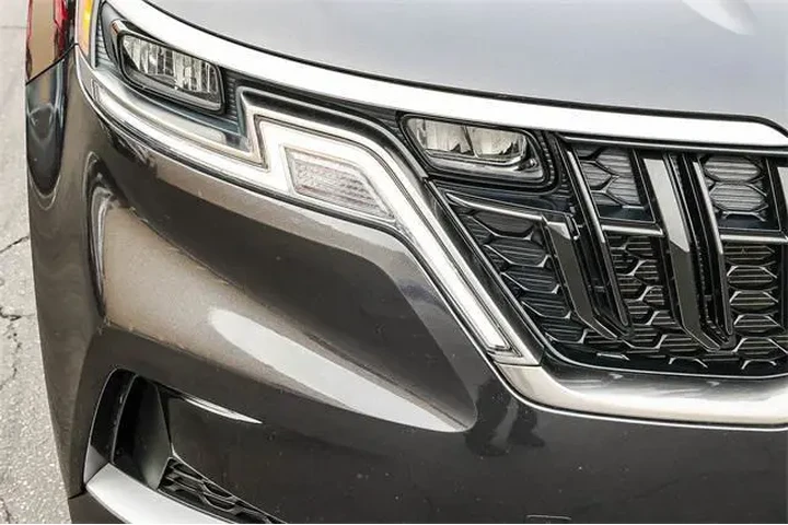 $29998 : Kia Carnival 2024 LX 4dr Min image 10