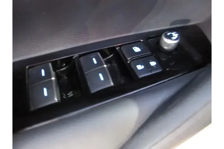 $19545 : Toyota Corolla Hatchback 202 image 10