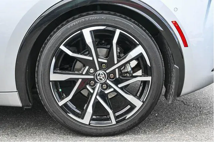 $33000 : Toyota Prius Prime 2024 XSE image 10