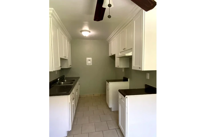 $1700 : Lynwood-Apt 1 Rec/1bano image 1