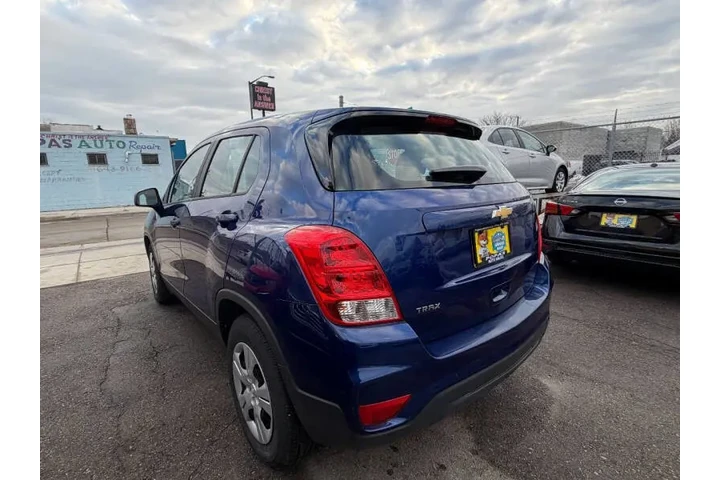 $9395 : 2017 Trax LS image 7