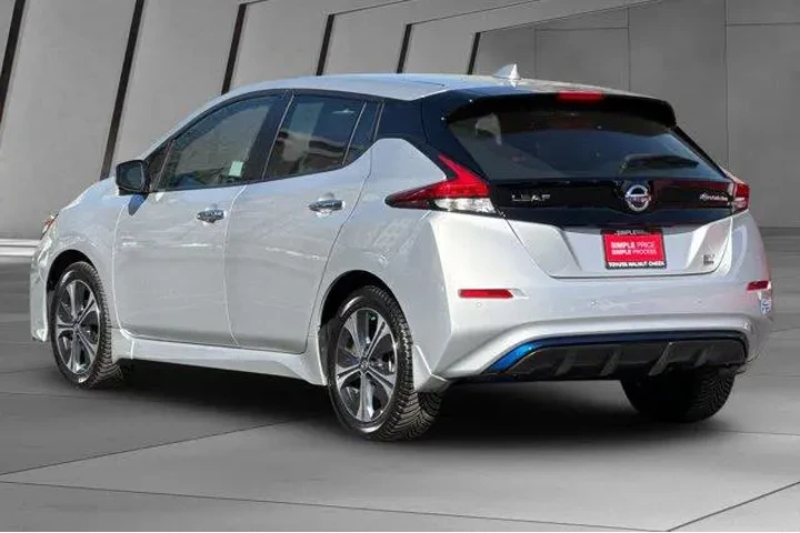 $12900 : Nissan LEAF 2022 SV PLUS 4dr image 10