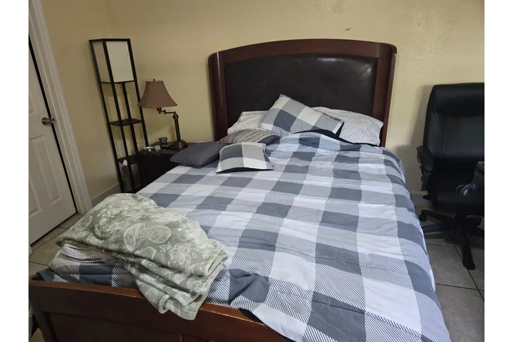 $1300 : EFFICIENCY A LA RENTA image 1