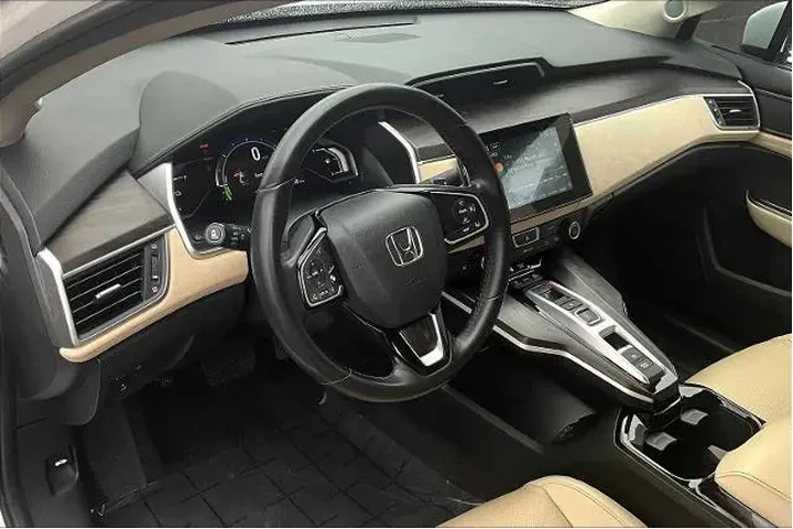 Honda Clarity Plug-In Hybrid image 2