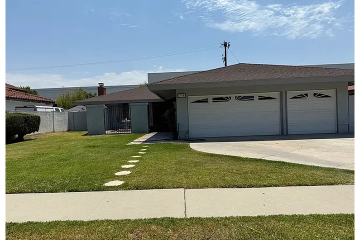 $2950 : West Covina with 3 car garage image 1