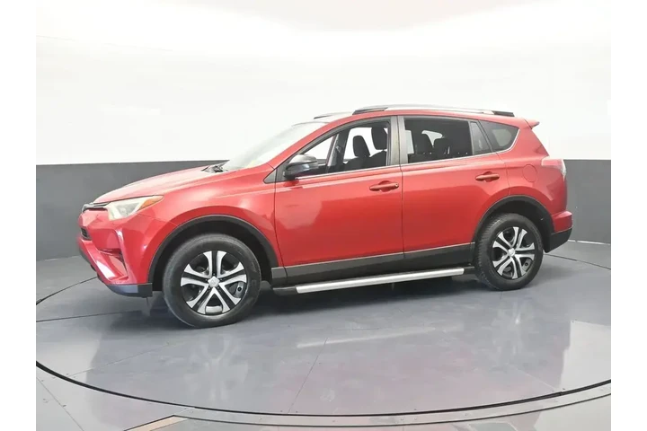 $17300 : Toyota RAV4 2017 LE 4dr SUV image 2
