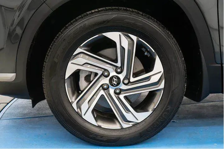 $26576 : Hyundai SANTA FE 2023 SEL 4d image 2