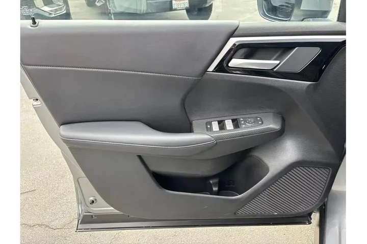 $27388 : Mitsubishi Outlander 2024 AW image 9