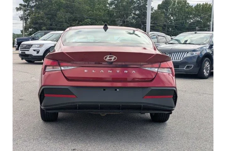 $23995 : Hyundai ELANTRA 2024 SEL 4dr image 6