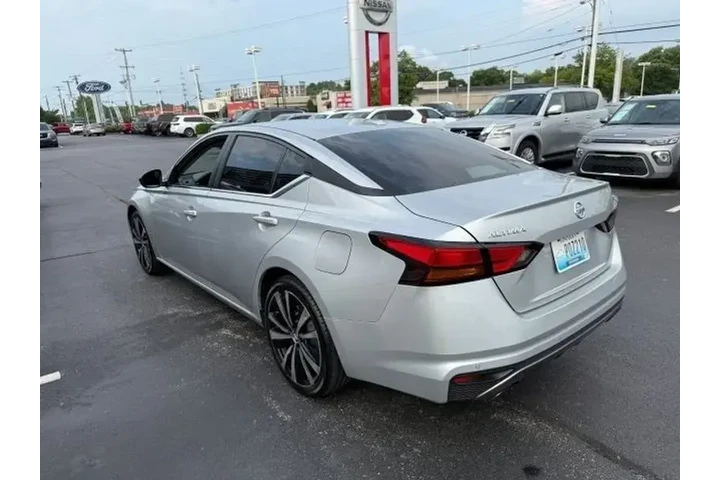 $18831 : Nissan Altima 2022 2.5 SR 4d image 4