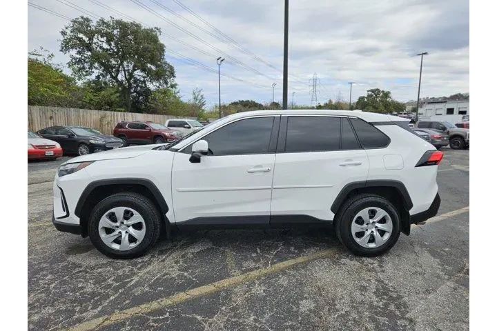 $28000 : Toyota RAV4 2024 LE 4dr SUV image 6