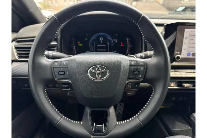 2025 Camry SE image 9