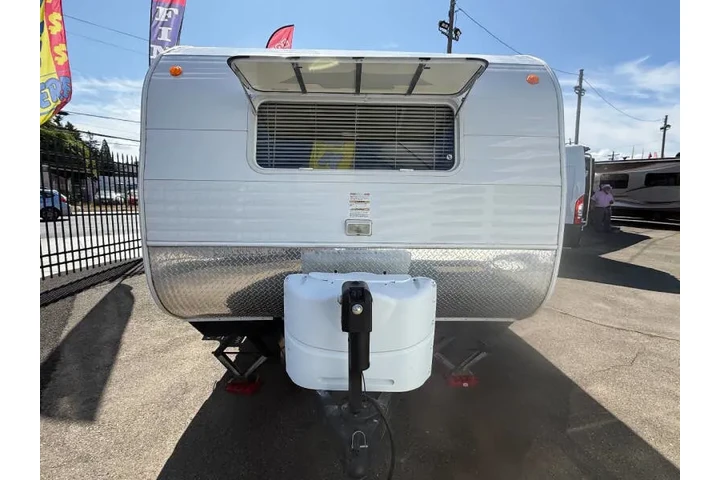 $16900 : 2017 Riverside RV Retro 195 image 7