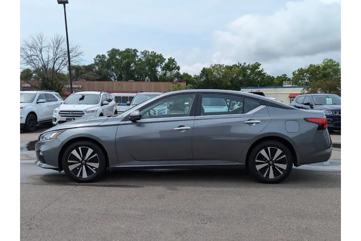 $16995 : 2021 Altima 2.5 SV image 10