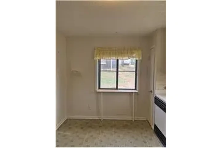 $1000 : Rental property with 2 bedro image 4