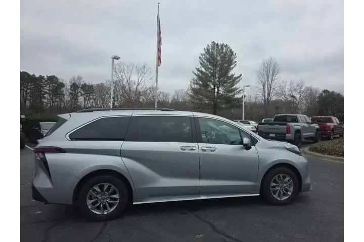 $39042 : Toyota Sienna 2024 XLE 7-Pas image 5