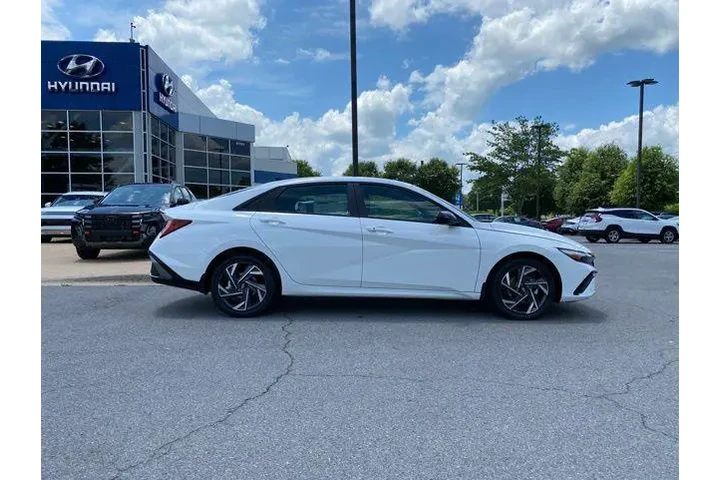 $27353 : Hyundai ELANTRA 2025 SEL Con image 8
