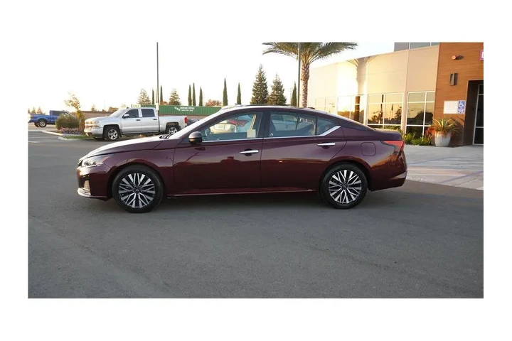 $19984 : 2024 Altima 2.5 SV image 7