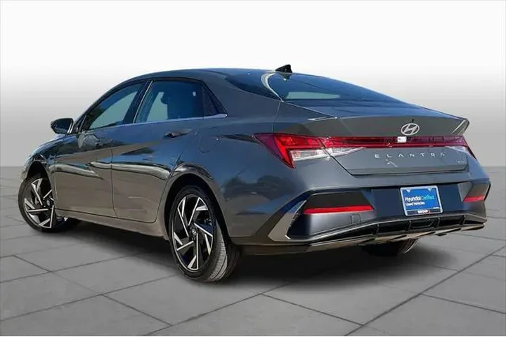 $25699 : Hyundai ELANTRA Hybrid 2025 image 9