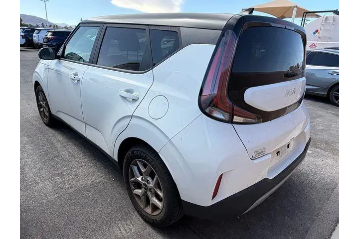 $18588 : Kia Soul 2023 S 4dr Crossove image 3