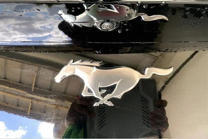 $30615 : Ford Mustang 2025 EcoBoost 2 image 9