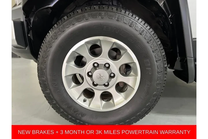 $28988 : 2012 FJ Cruiser 4WD 4dr Auto image 9