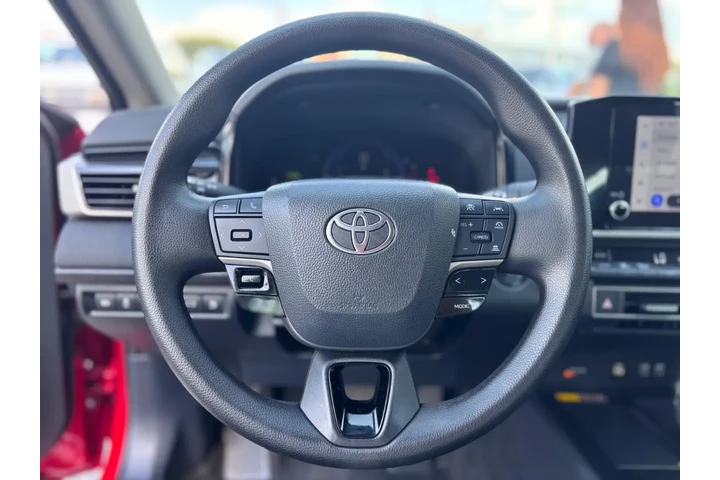 2025 Camry LE image 10