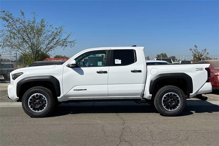 $49915 : New 2024 Tacoma TRD Off Road image 7