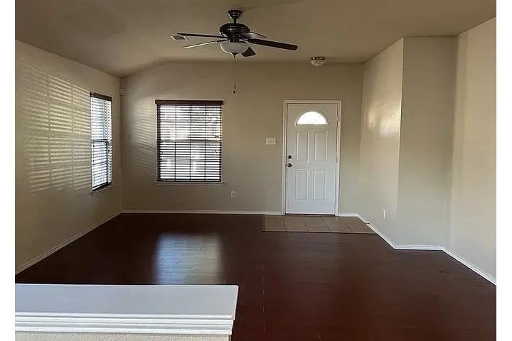 $1470 : HOUSE RENT IN DALLAS TAXES image 5