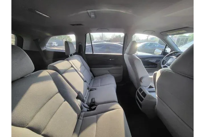 $22859 : Honda Pilot 2020 LX 4dr SUV image 9