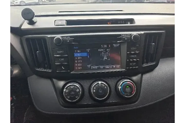 $15690 : Toyota RAV4 2018 LE 4dr SUV image 10