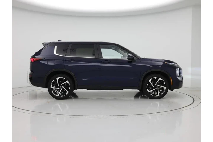 $24998 : Mitsubishi Outlander 2024 SE image 7