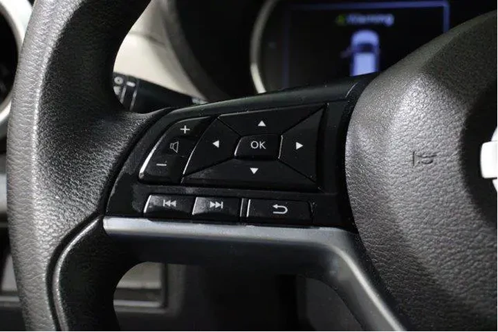 $13998 : Nissan Versa 2021 SV 4dr Sed image 6