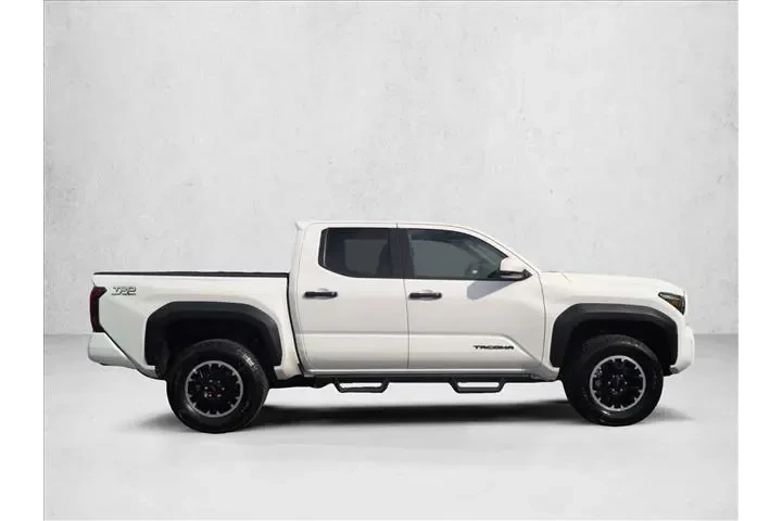 $39644 : Toyota Tacoma 2025 4x4 SR5 4 image 4