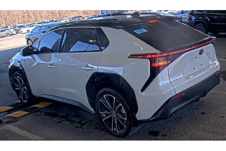 $23995 : 2023 bZ4X Limited image 6