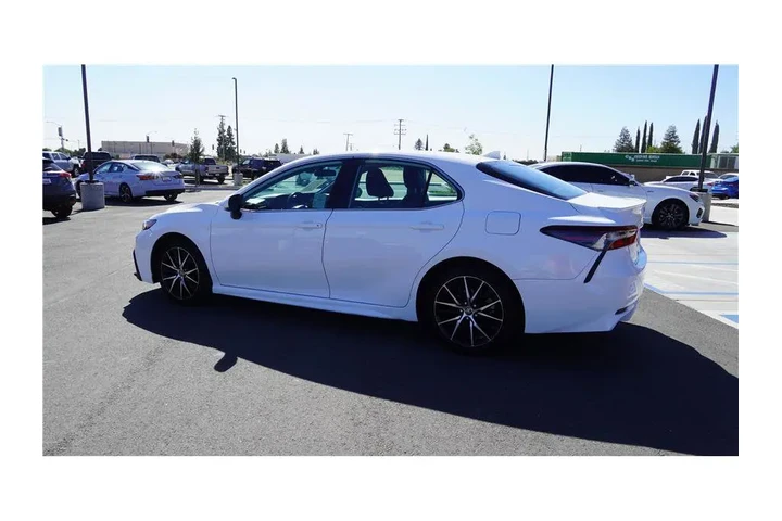 $27700 : 2024 Camry SE Sedan 4D image 8