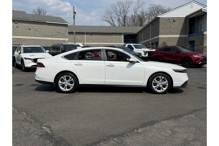 $23798 : Honda Accord 2023 LX 4dr Sed image 8
