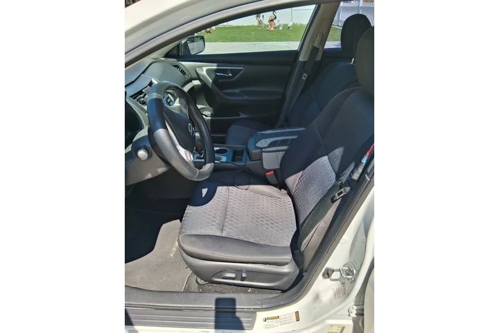 $8500 : 2016 nissan altima sv image 5