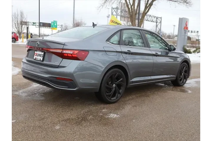 $21877 : Volkswagen Jetta 2025 SE 4dr image 10