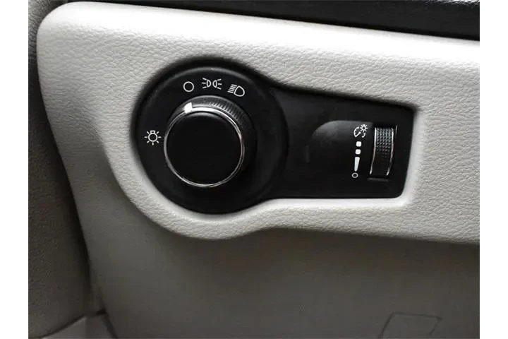 $17659 : Chrysler Voyager 2021 L 4dr image 9