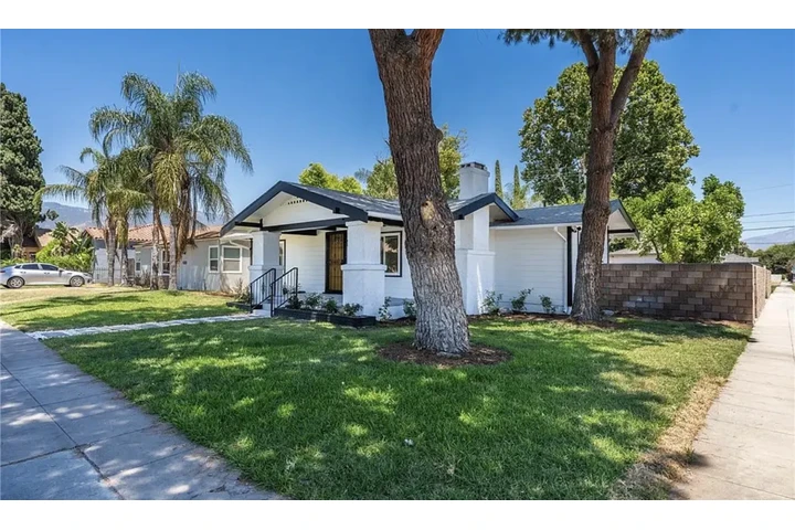 $1050 : beautiful newly remodeled home image 1