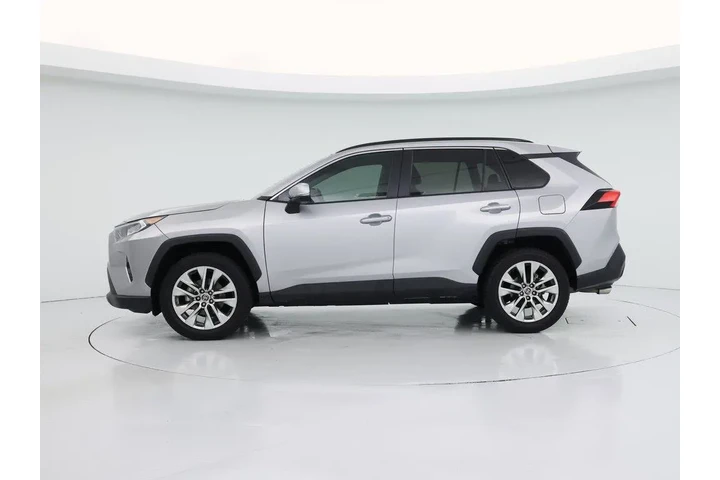 $25998 : Toyota RAV4 2021 XLE Premium image 3