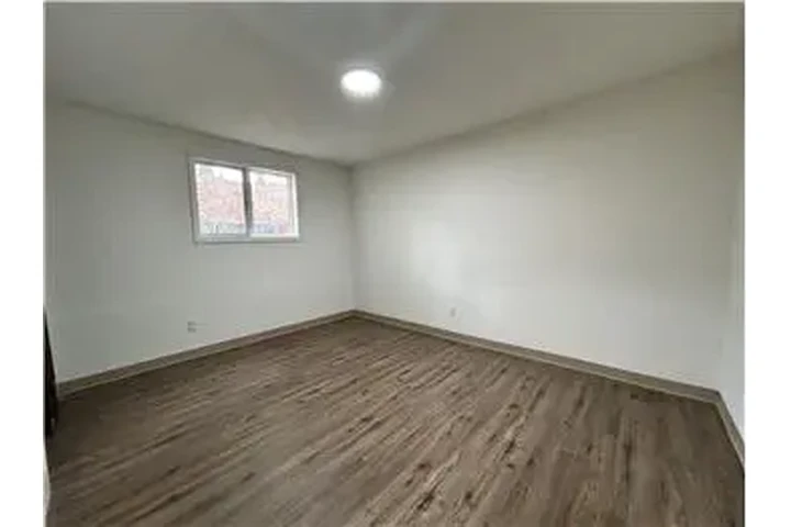 $675 : Rental property with 2 bedro image 5