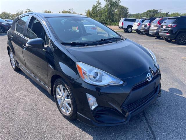 $13995 : 2017 Prius c Three image 9