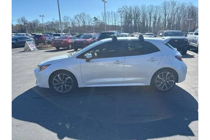 $22939 : Toyota Corolla Hatchback 202 image 4