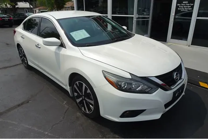 2018 Altima image 9