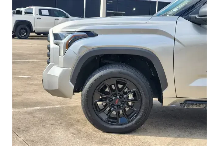 $36980 : Toyota Tundra 2023 4x4 SR5 4 image 8